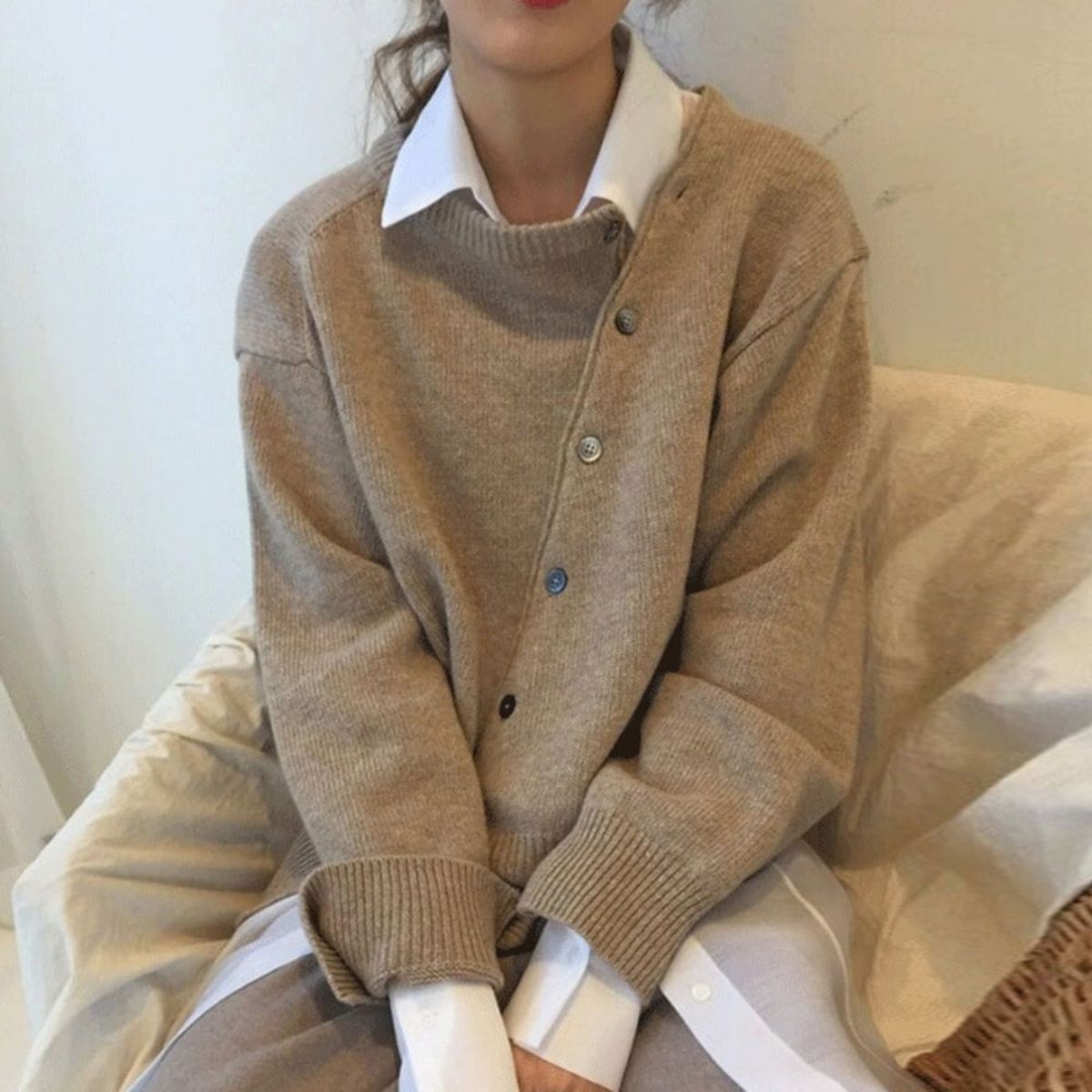 Hazel - Women's Collared Cashmere Cardigan with Ribbed Cuffs
