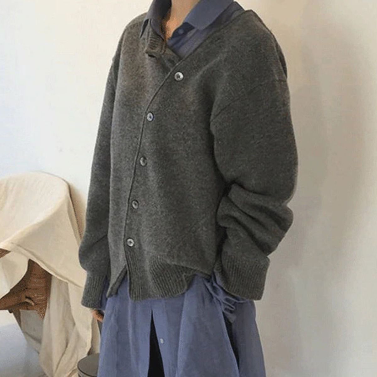 Hazel - Women's Collared Cashmere Cardigan with Ribbed Cuffs