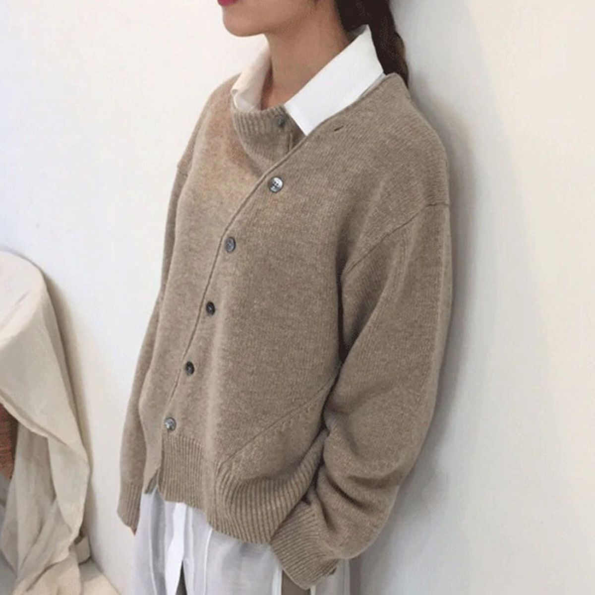 Hazel - Women's Collared Cashmere Cardigan with Ribbed Cuffs